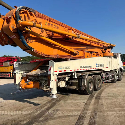 डीजल कंक्रीट पम्प ट्रक 300 KW Putzmeister M56 5 बड़े कंक्रीट निर्माण के लिए